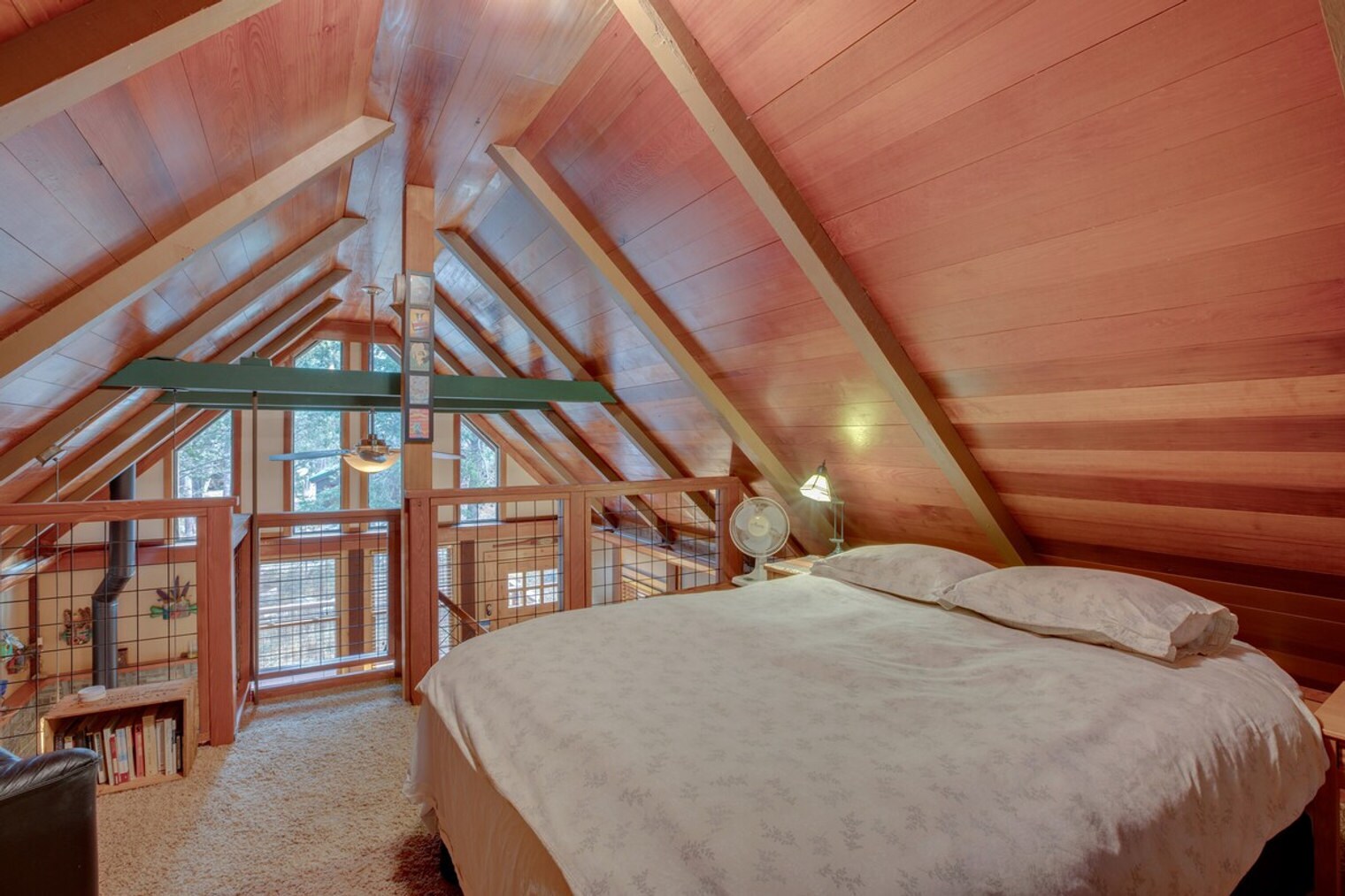 Building Photo - 7040 Bellevue Ave