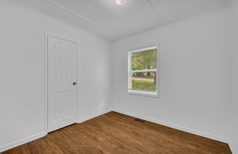 Building Photo - 303 Martin Cir