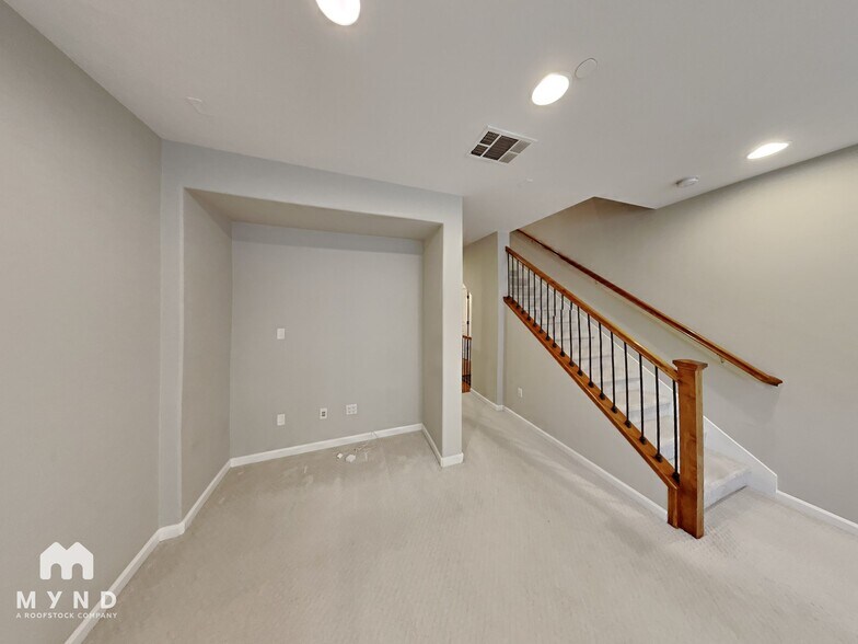 Building Photo - 906 Cole Pl