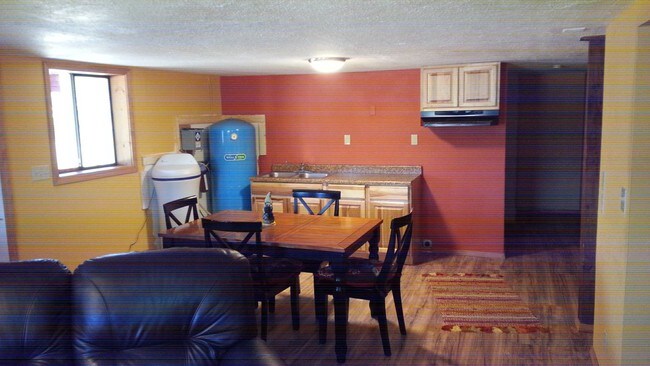 Building Photo - 465 Blackthorne Rd