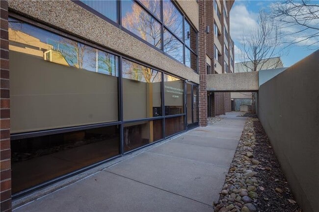 Building Photo - 750 Washington Rd