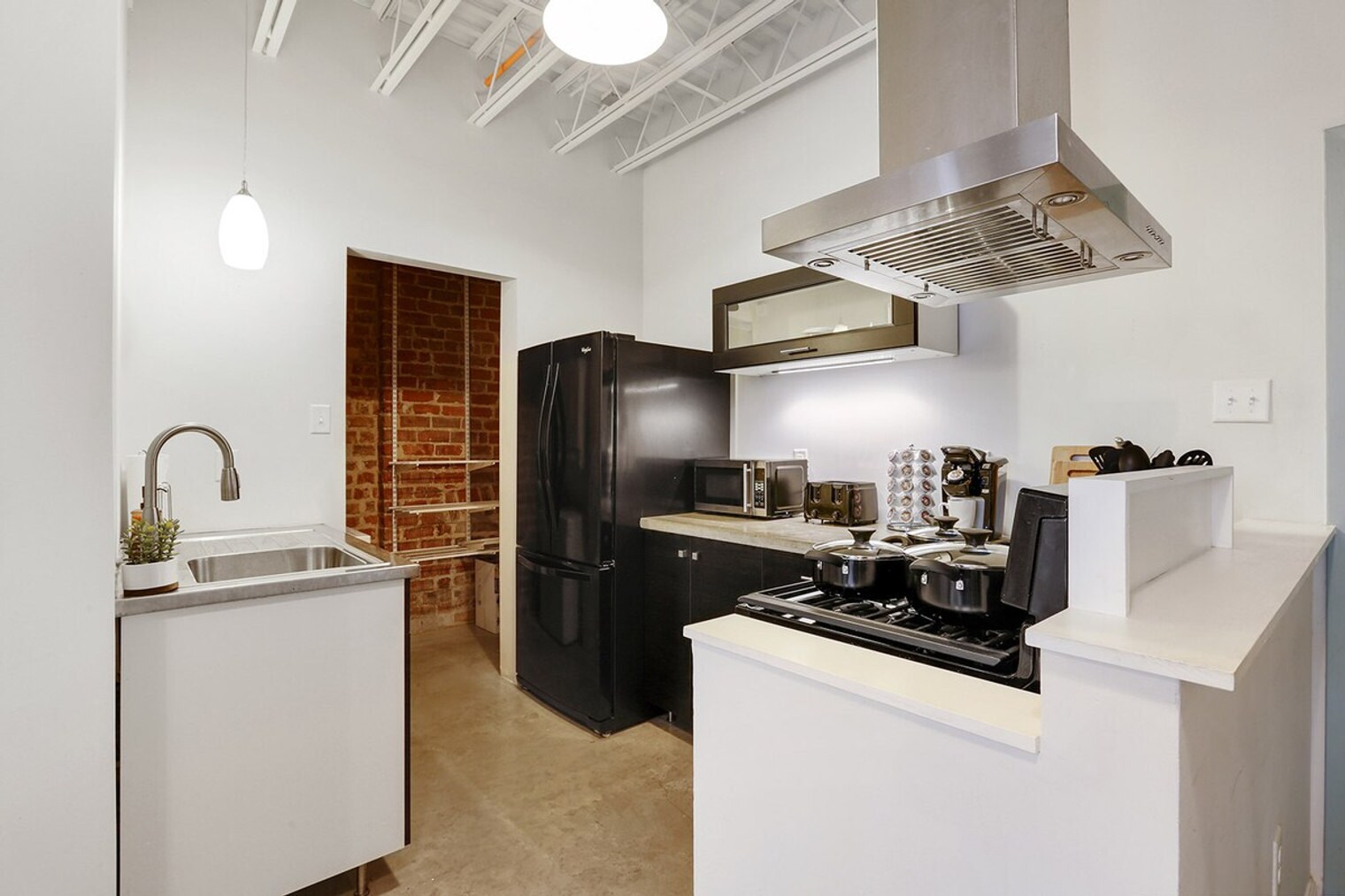 Building Photo - 928 Camp St