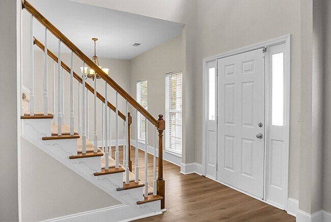 Building Photo - Gorgeous, 2 story, 4 BR, 2.5 BA Home with Fenced Yard near Magnolia Gardens