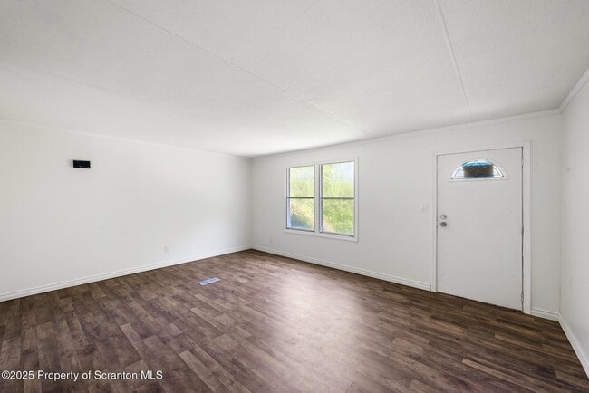 Building Photo - 720 Edgebrook Dr
