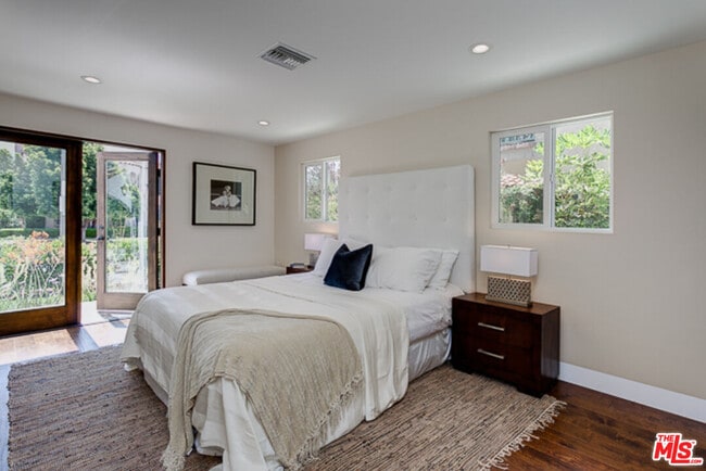 Building Photo - 831 S Curson Ave