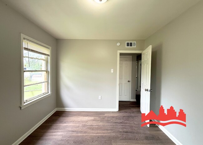 Building Photo - 3388 Charlotte Rd