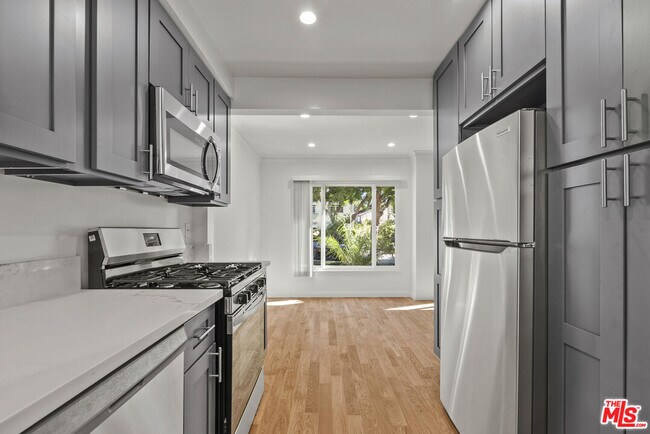 Building Photo - 1233 N Harper Ave