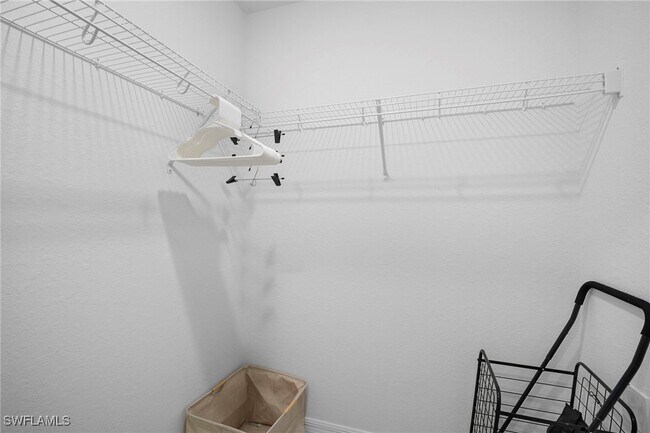 Building Photo - 15345 Grn Acrs Ave