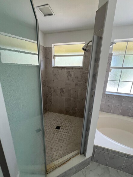 Building Photo - 1060 SW 111th Way