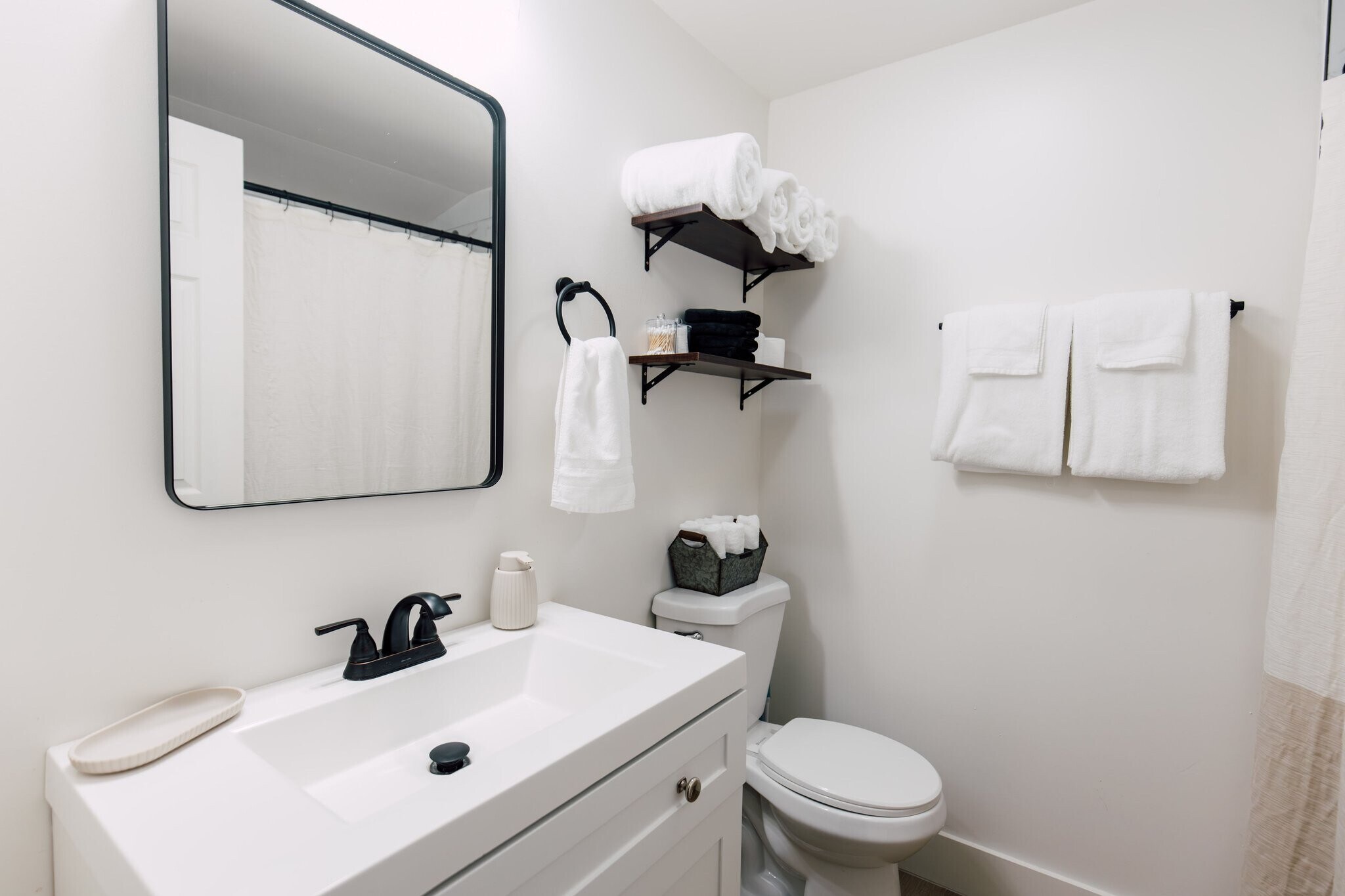 Building Photo - 215 Kerr Ave