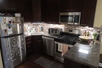 Building Photo - 1425 N Bosworth Ave