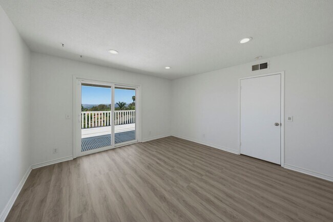 Building Photo - GORGEOUS VIEWS of Anahiem Hills