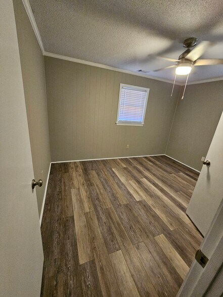 Building Photo - 1131 W Brookgreen Dr