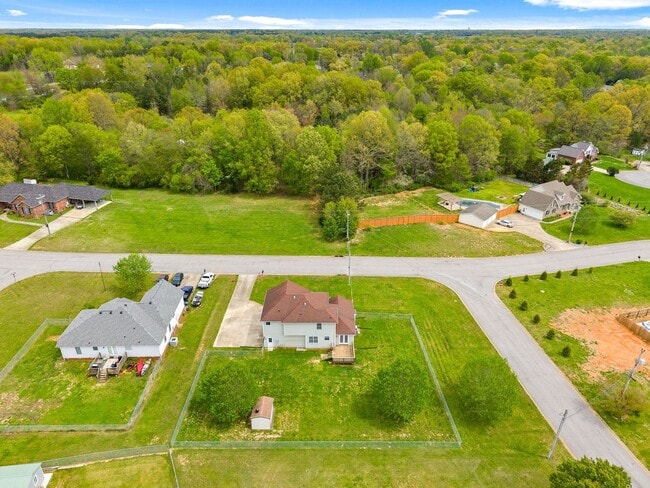 Building Photo - Pet-Friendly 3BR Home w/ 3-Car Garage, Fir...