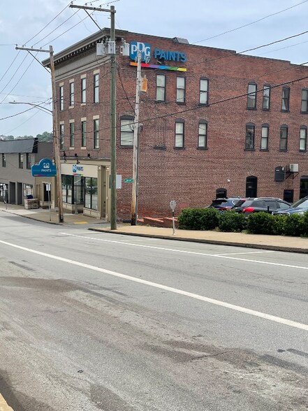 Primary Photo - 102 E Otterman St