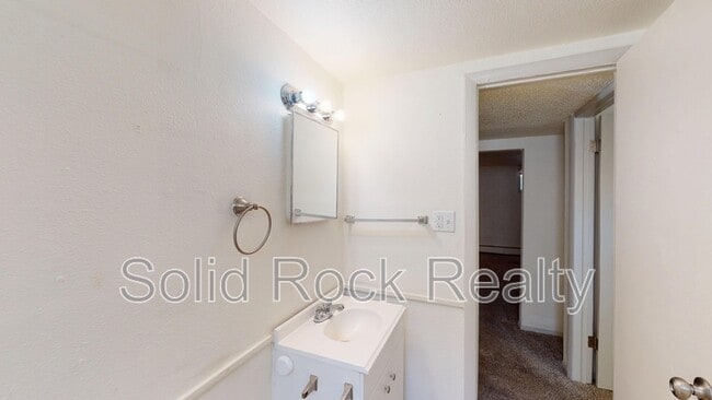 Building Photo - 1411 S Corona Ave