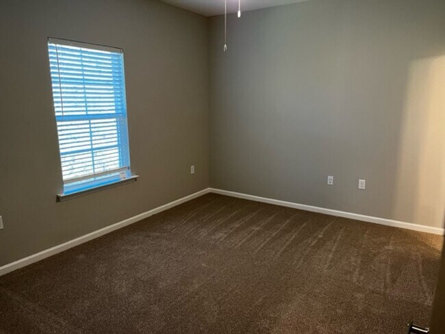 Building Photo - 2 Bedroom/2 Bath Apartment near VSU!!!