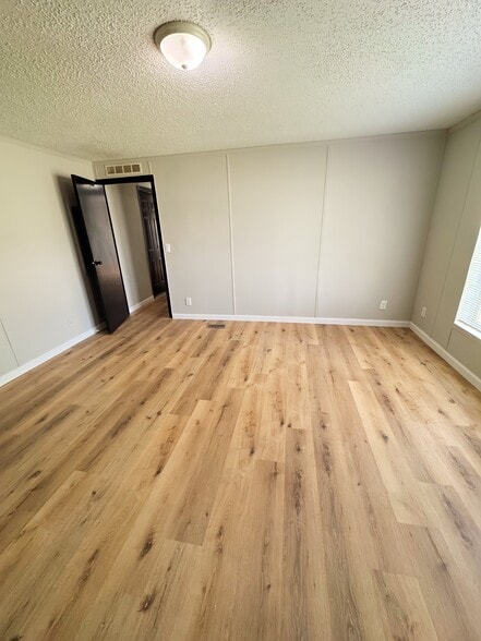 Building Photo - 2552 Smith Ave