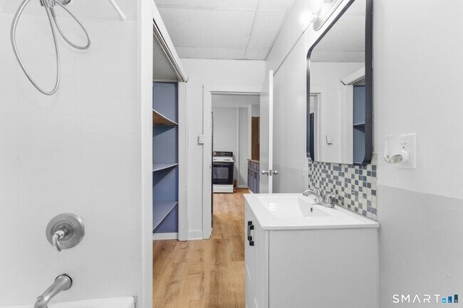 Building Photo - 13 Wood Ct