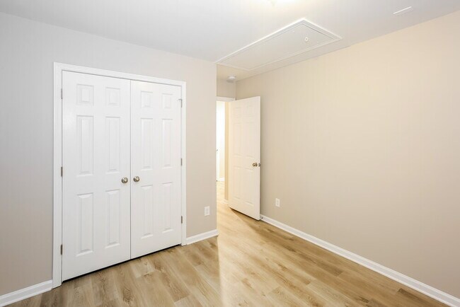 Building Photo - 218 Summit Park Ct