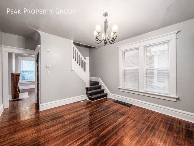 Building Photo - 1502 Summit St