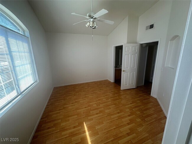 Building Photo - 75 N Valle Verde Dr