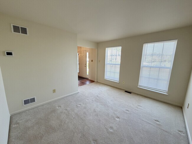 Building Photo - 197 Glenhurst Dr