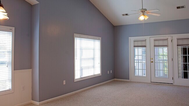 Building Photo - 401 Mahogany Dr