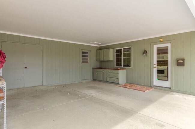 Building Photo - 14022 Whispering Lake Dr