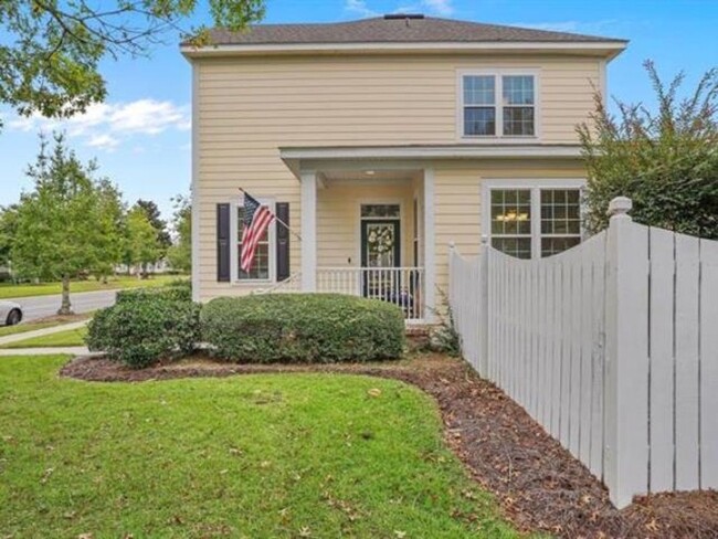 Building Photo - Three Bedroom Townhome in Southwood