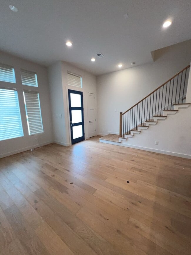 Building Photo - 2414 Gray St