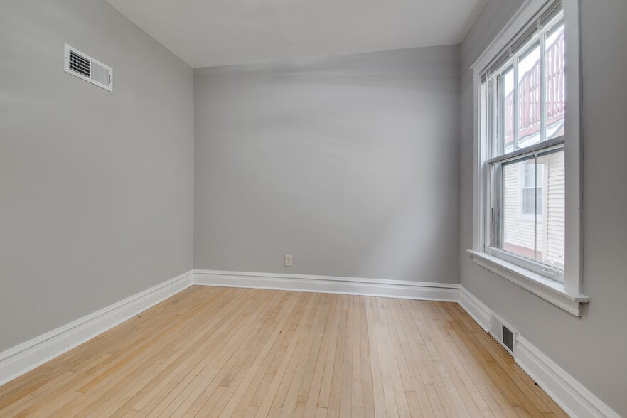 Building Photo - 6228 W Berenice Ave