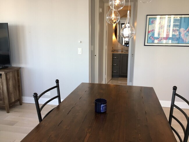 Building Photo - 1660 N La Salle Dr