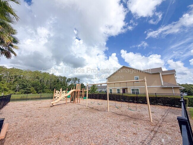 Building Photo - 6983 Tussilago Way