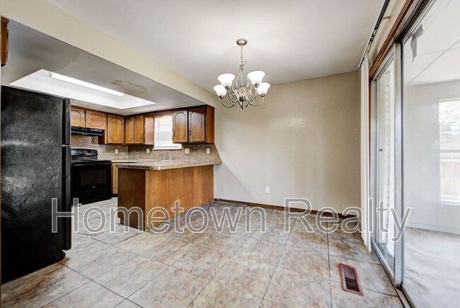 Building Photo - 7301 Edenborough Dr