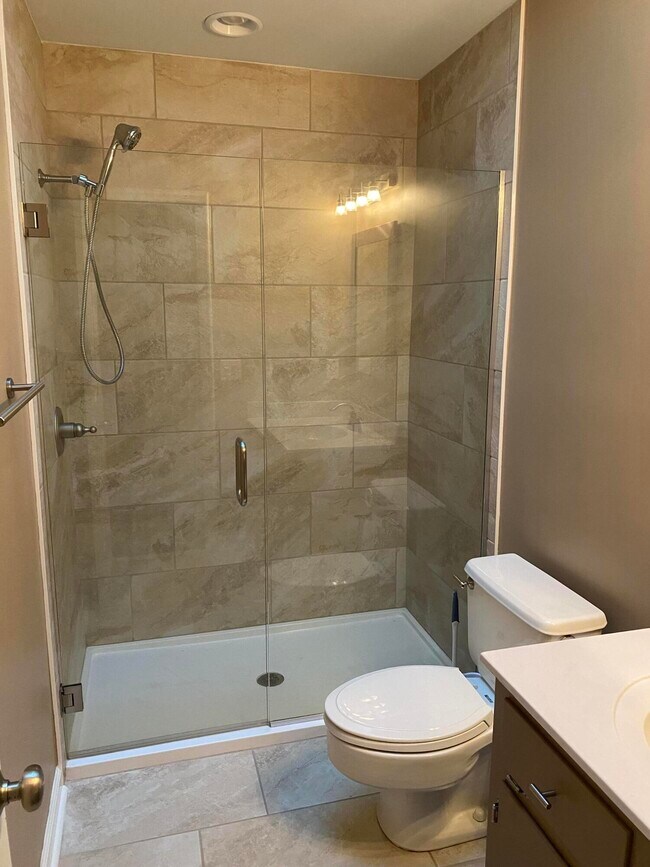 Building Photo - 2218 Graystone Dr