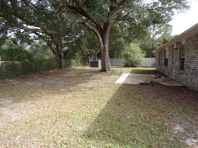 Building Photo - Southwest Pensacola Home – 3 Bedrooms, Gar...