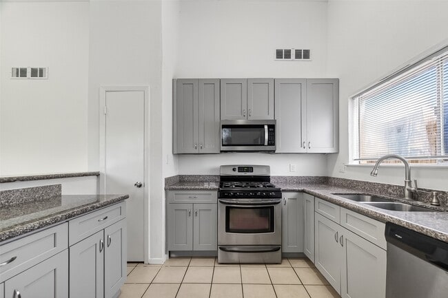 Building Photo - 1122 Woodbridge Ave