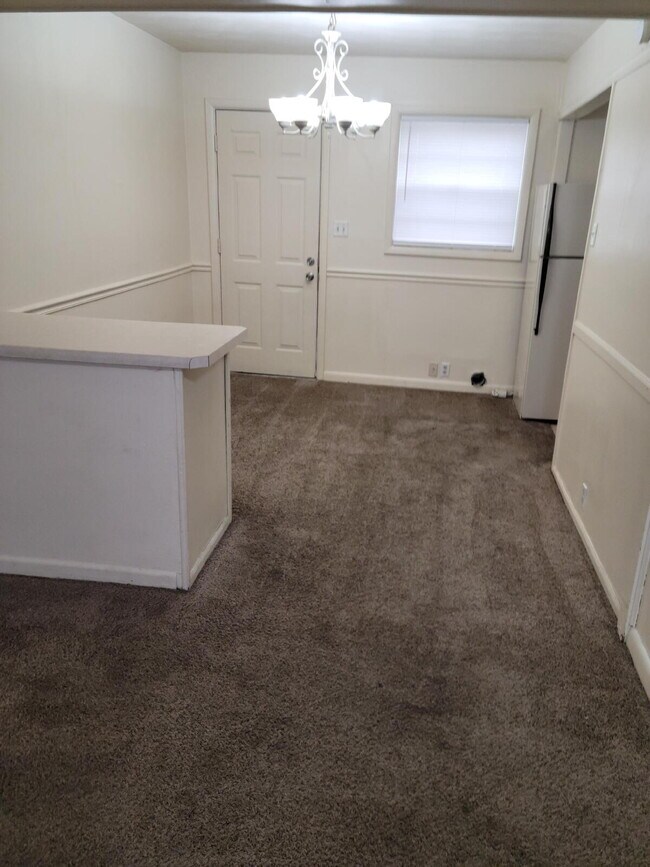 Building Photo - "Charming 2-Bedroom Oasis with Modern Comforts in Jonesboro!"