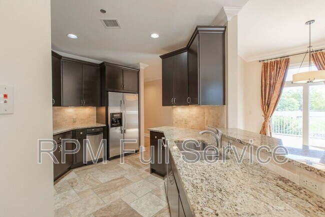 Building Photo - 110 31st Ave N