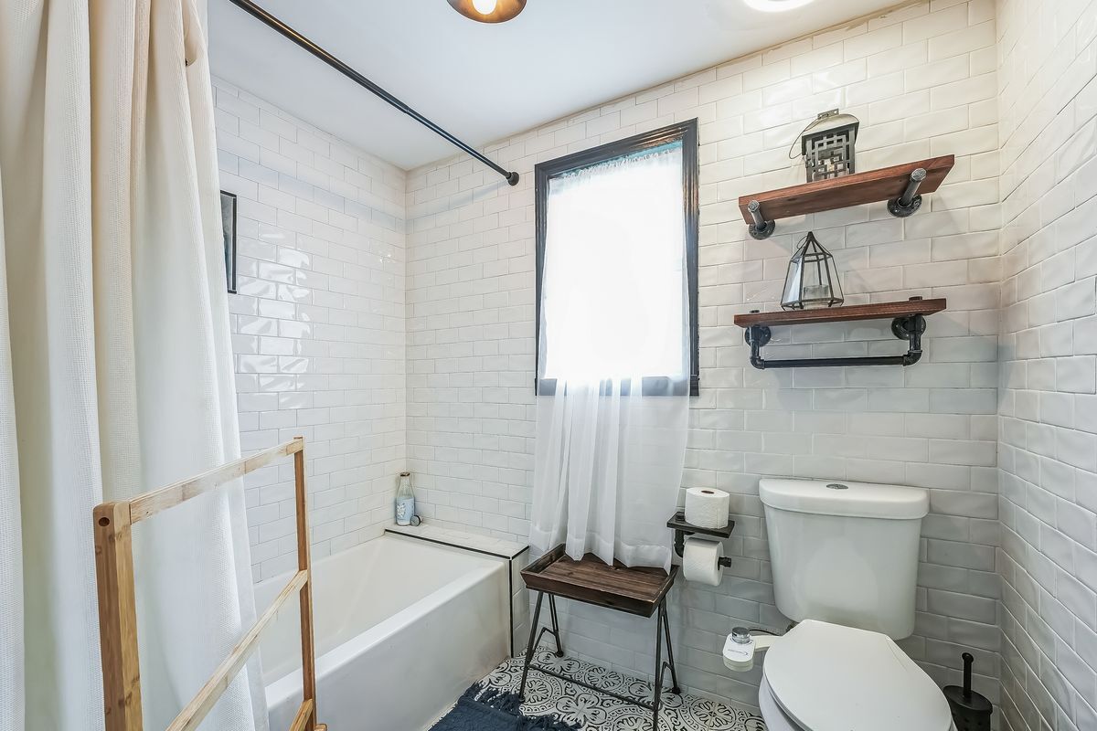 Building Photo - 502 Ivy Green Ln SE