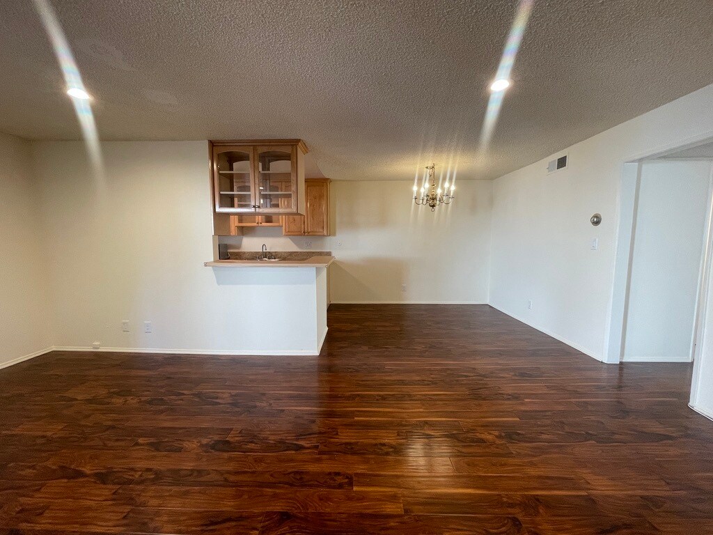 Building Photo - 5330 Zelzah Ave