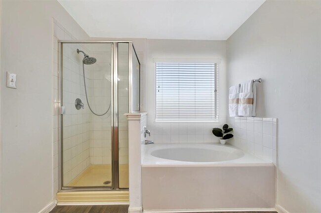 Building Photo - 1811 Adobe Falls Dr