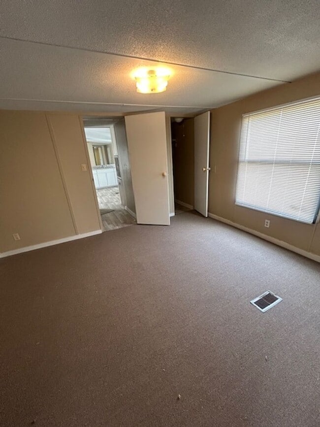 Building Photo - 3-bedroom, 2-bath mobile home