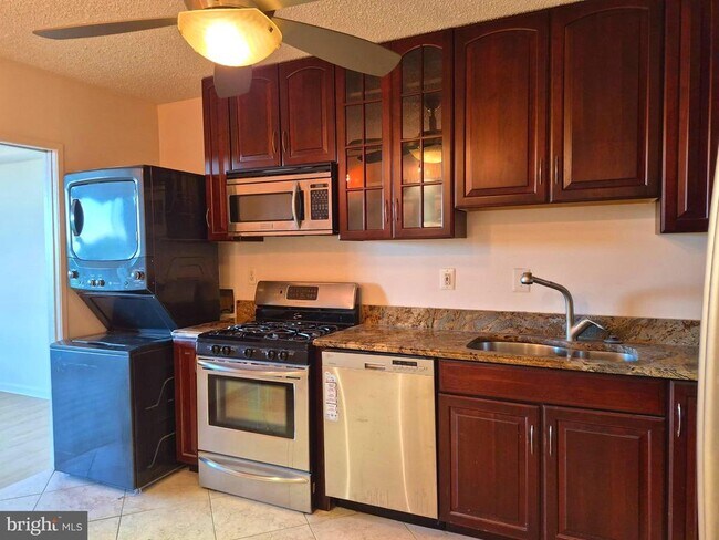 Building Photo - 3705 S George Mason Dr