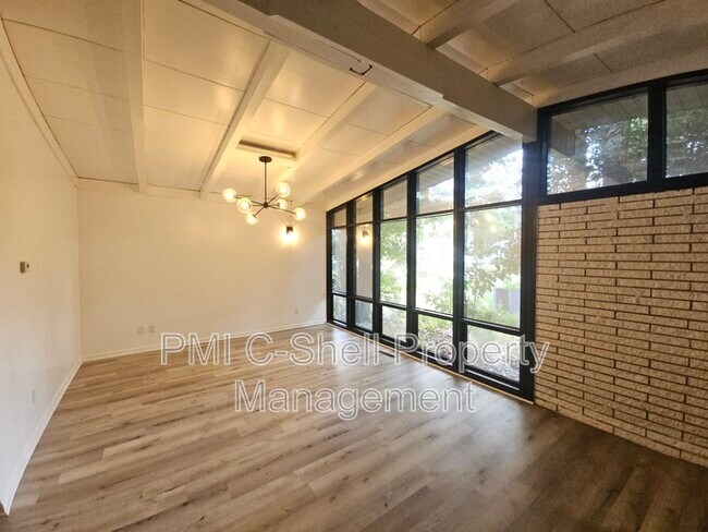 Building Photo - 11 Brandywine Rd