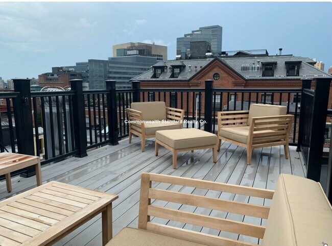 Building Photo - 33 Anderson St