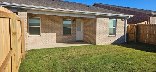 Building Photo - 533 NW 69th Ave