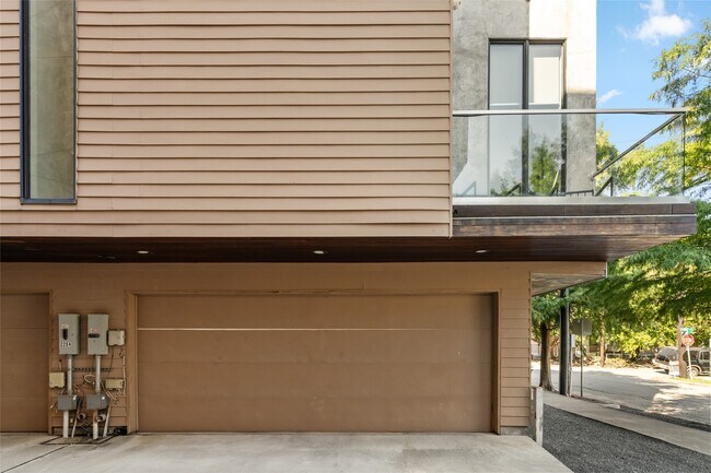 Building Photo - 2202 Whitney St