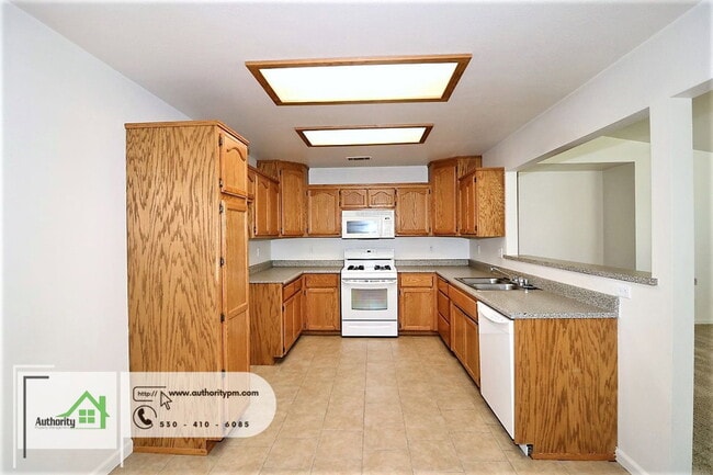 Building Photo - 22375 Rio Alto Dr